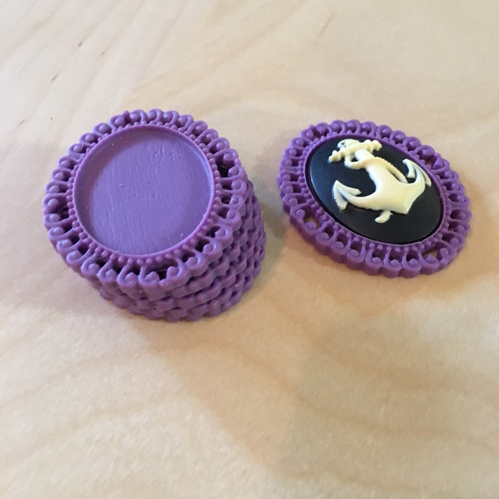 Purple Cameos - 6 pcs